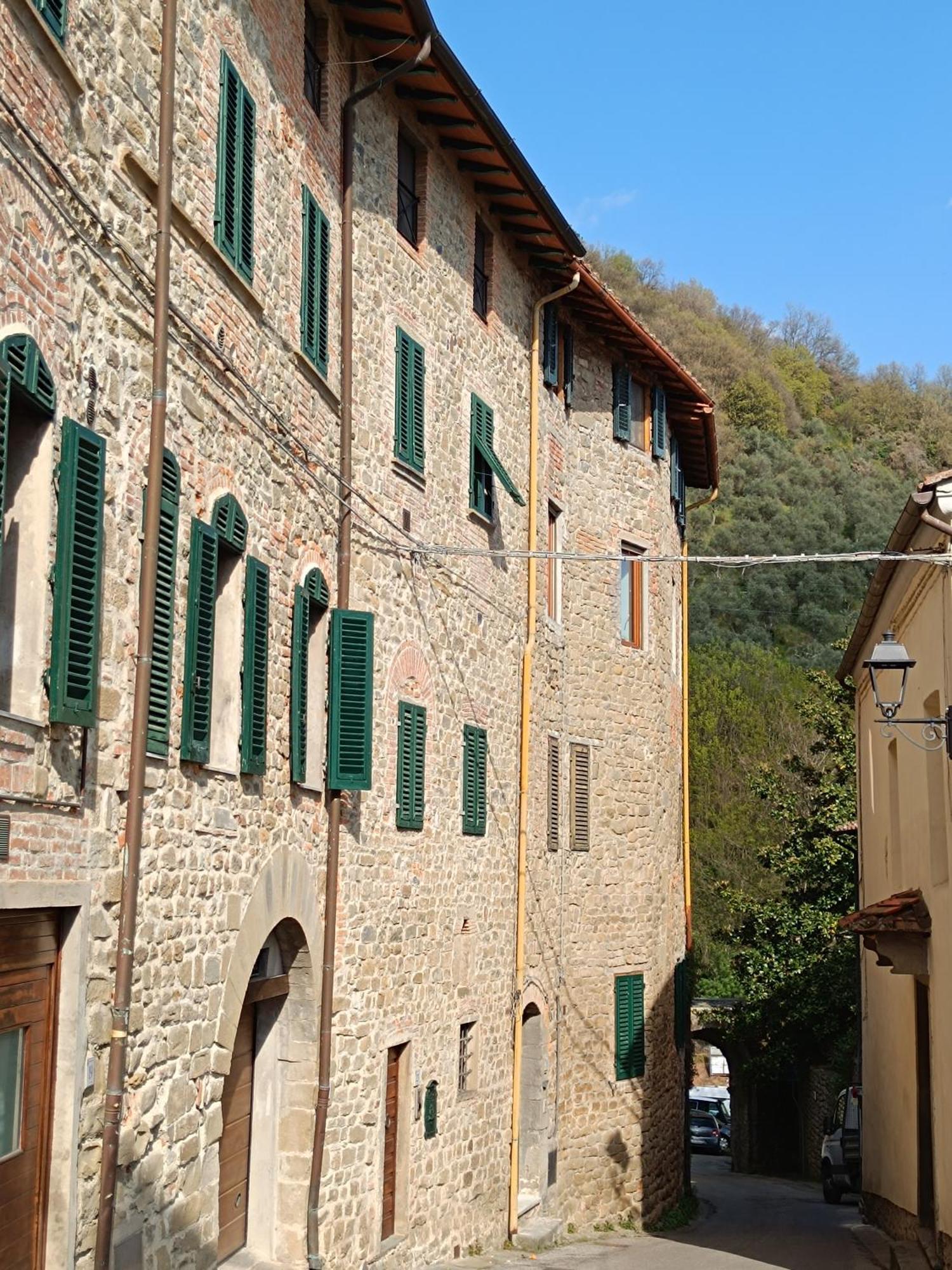 Castle Apartment Aga Uzzano Luaran gambar
